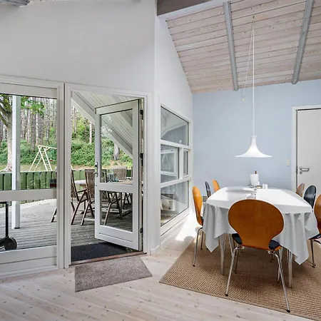 Dom wakacyjny Cozy And Well-furnished Vacation With And Sauna Close To *